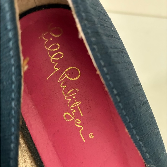 Lilly Pulitzer Navy Wedges with Gold Accents: Size 9.5 - Picture 6 of 9